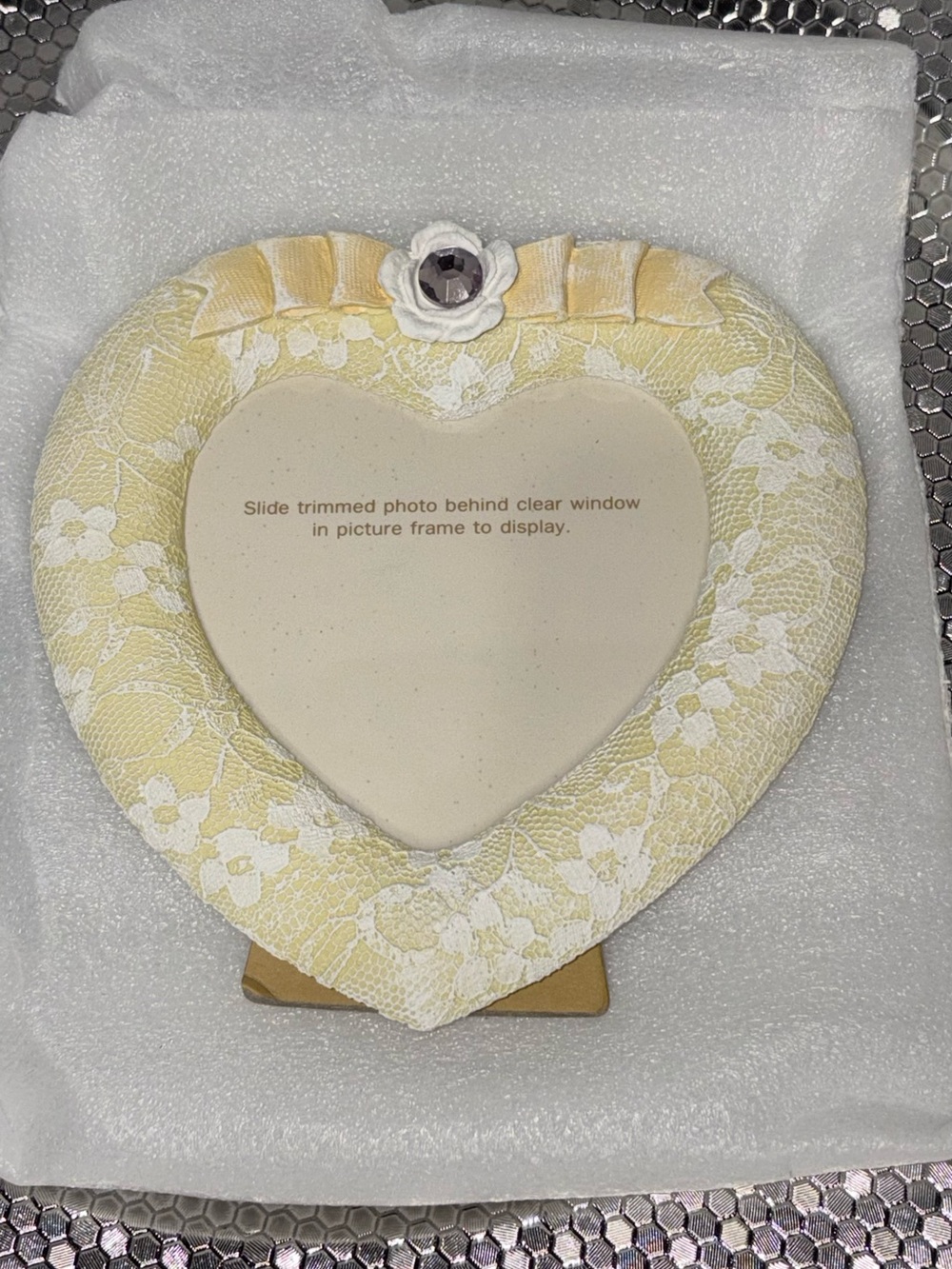 Avon Heart Photo Frame in Pale Yellow with White Accents